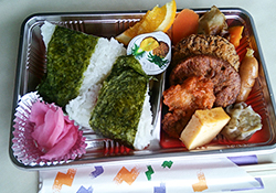 おにぎり弁当